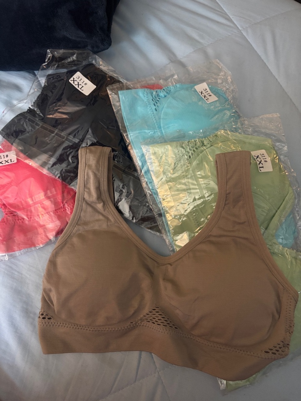 5 NWT Seamless Wireless Comfort BraS - Taup, green, black, aqua blue and pink!